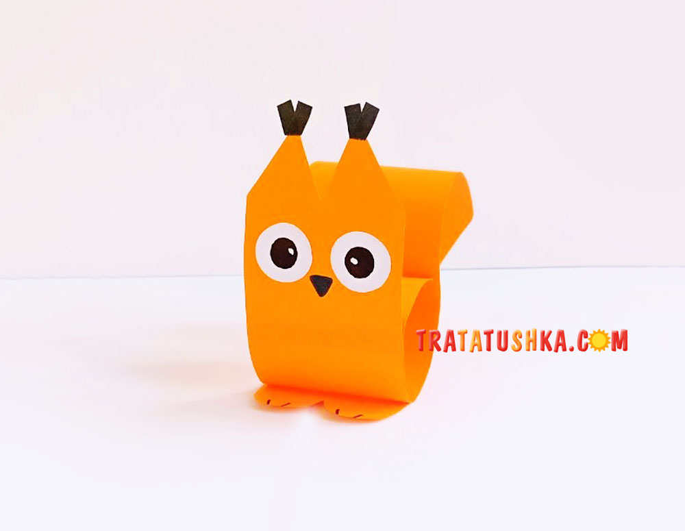 Білочка з кольорового паперу
